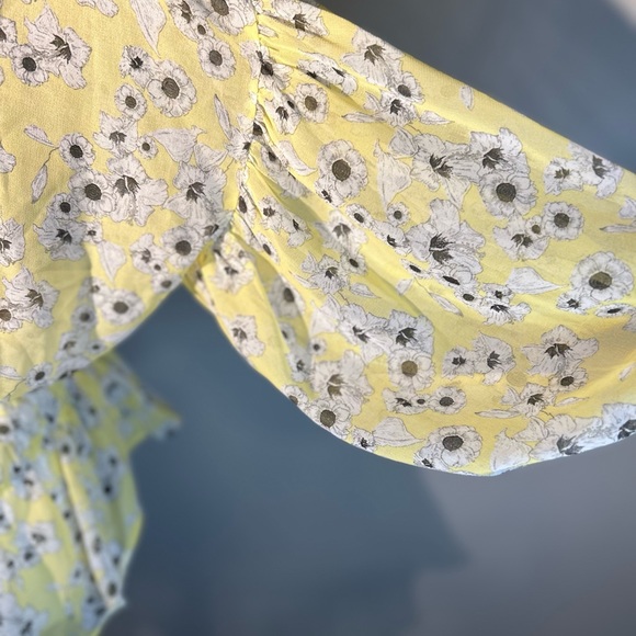 ZARA Chiffon Floral Yellow Women's Blouse with Clinched Waist Medium - Picture 3 of 10